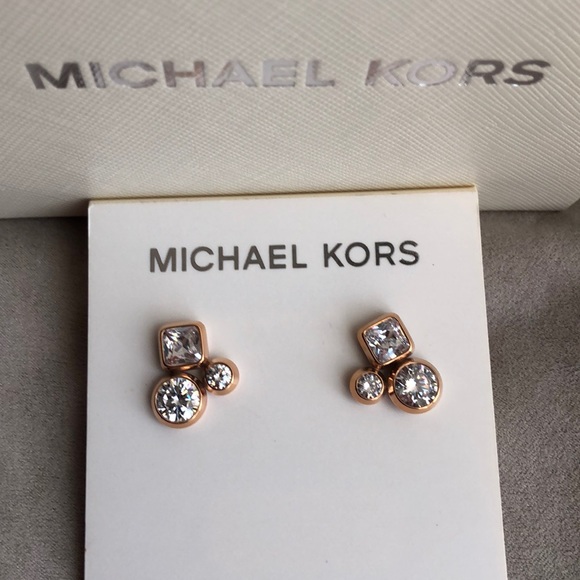 NEW MICHAEL KORS ROSEGOLD CZ CLUSTER STUD EARRINGS - Picture 6 of 7